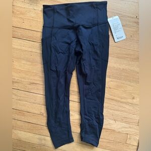 Lululemon Seek The Heat Crop. Size 8. NWT. Navy.